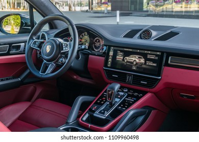 Bilder Stockfotos Und Vektorgrafiken Porsche Cayenne