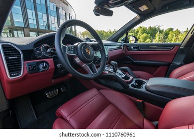 Bilder Stockfotos Und Vektorgrafiken Porsche Cayenne