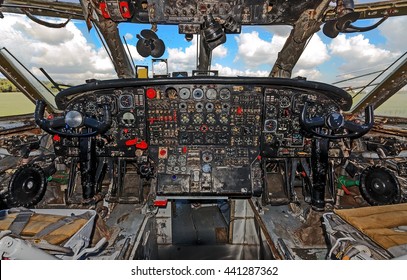 21,245 Cockpit buttons Images, Stock Photos & Vectors | Shutterstock