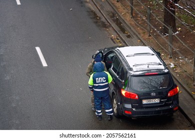 Minsk, Belarus. Nov 2020. Traffic Police Officer Stop Car At Roadside And Check Drivers License. Prevention Traffic Violation. View From Above