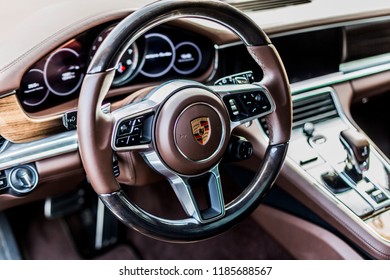 Bilder Stockfotos Und Vektorgrafiken Porsche Panamera