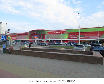 MINSK, BELARUS - September 7, 2018: Dana Mall Shopping Center. Exit From Vostok Metro Station. Grandmothers Trade At The Subway