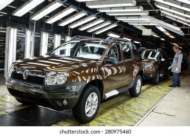 Mioveni, Romania - October 13, 2014: Color Picture Of A Worker On The Assembly Line Of The Duster Model At The Dacia Renault Factory.