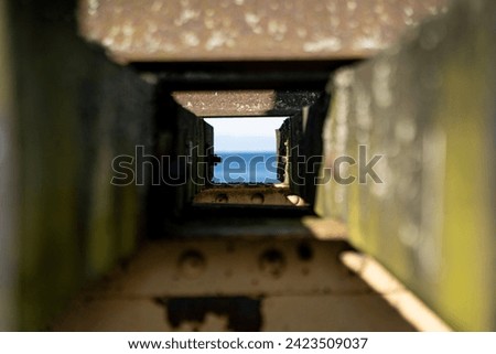 Mirada atraves de los barrotes de un tren que pasa sobre un puente generando una mirada abstracta hacia el rio. Stock photo © 