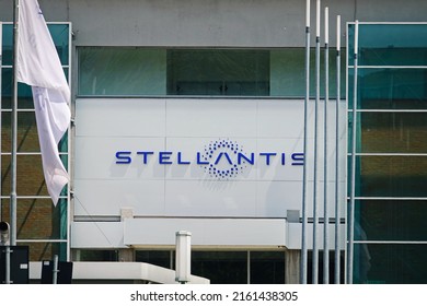 Mirafiori Plant Entrance Turin Stellantis Logo Stock Photo 2161438305 ...