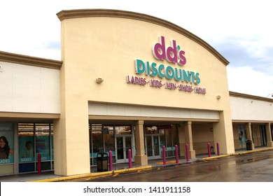 Mirimar, FL-USA May 08, 2019: DD's Discounts Is Part Of The Ross Family Retailer That Offers Deep Discounts On Clothing As Well As Other Commercial Products.