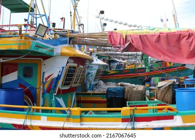 Mirissa, Sri Lanka – April 28, 2022: A Colorful Fishing Ship At The Port Of Mirissa, Sri Lanka. 
