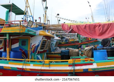 Mirissa, Sri Lanka – April 28, 2022: A Colorful Fishing Ship At The Port Of Mirissa, Sri Lanka. 
