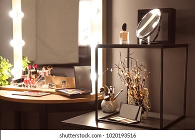 Mirror With Lamps In Modern Makeup Room