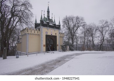 The Mirror Maze In The Winter, Prague