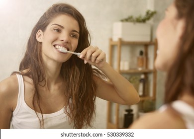 Mirroring toothbrushing 