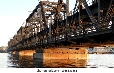 
		Mississippi River Dual Purpose Bridge In Moline			