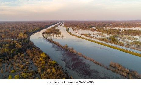 Mississippi River Flooding Near Vicksburg, MS.