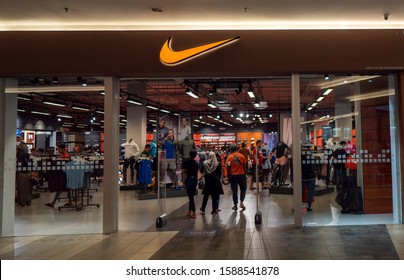 can i return shoes at any nike store