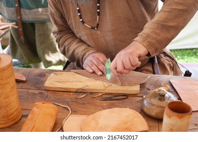 Mittelaltermarkt 2022, Medieval Market Festival In Ulm, Germany - 27 May 2022. Shoemaker Making Shoes. Market Offers Medieval Entertainment And Workshops And Classes. 