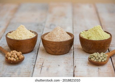 mix of chickpea flour and pea flour, flavored with whole legumes, in wooden bowls