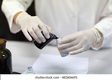 Mix Gram Stain In Laboratory