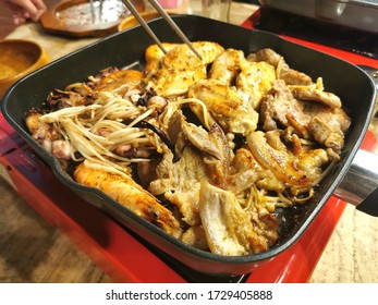 Mix Grilled Pork And Seafood With Chinese Sichuan Peppers (Ma-lah) In Electric Teppanyaki Grill,
Taiwan Food.