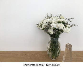 Imagenes Fotos De Stock Y Vectores Sobre White Flowers In A Vase