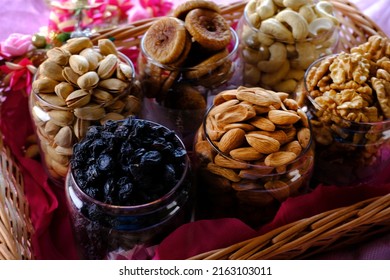 Mixed Nuts And Dried Fruits, Nuts And Dry Fruits, Healthy Snack - Mix Of Organic Nuts And Dry Fruits, Dry Fruits.