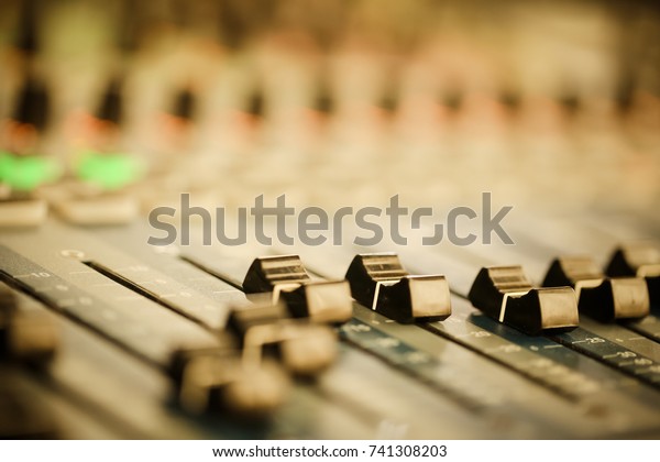 Mixer audio\
control
