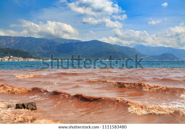 Mixing\
of mud in the sea and clear blue sea in\
Marmaris