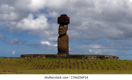 Moai On Easter Island Pacific Ocean Stock Photo 1766256914 | Shutterstock