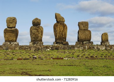 Moais At Ahu Tahai, Near Hanga Roa