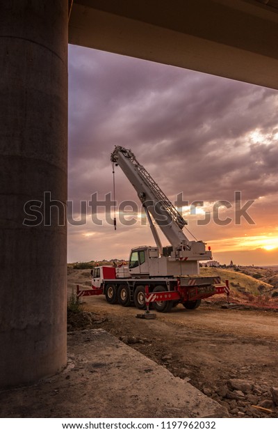 Mobile crane\
truck in the construction of a\
bridge