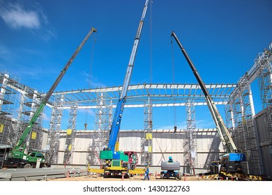 Mobile Cranes Lifting Steel Roof Structures Stock Photo 1430122763 ...