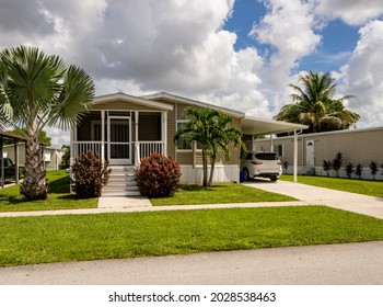 Mobile home with car port photo