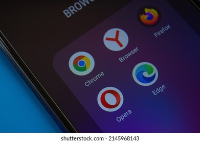 Mobile Internet Browser Applications (Google Chrome, Yandex, Firefox, Opera, Microsoft Edge) Icons On Smartphone Screen. Afyonkarahisar, Turkey - April 8, 2022.