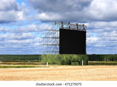 Mobile Outdoor LED Display Screen  For Information Support Of The Concert And Other Events