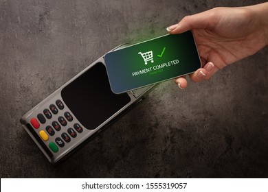 Mobile payment accepted on terminal Stock-foto