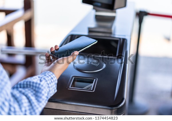 mobile payment with gate\
machine