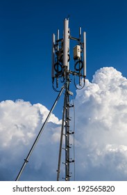 Mobile Phone Communication Repeater Antenna Stock Photo 192565820 ...