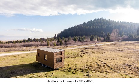 Mobile tiny house, great for outdoor experiences and holidays.