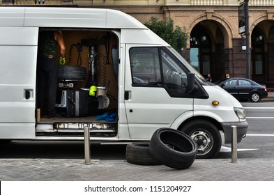 Mobile Van For Tire Fitting