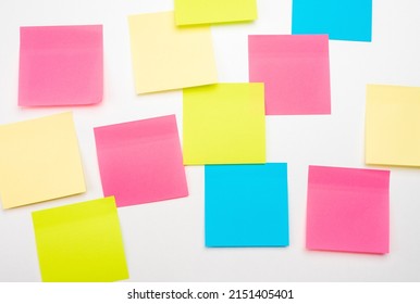 Mockup Blank Sticker Notes On White Background. Mockup Sticky Note Paper. Empty Sheets For Notes On White Bulletin Board. Discussing Business, Teamwork, Brainstorming Concept