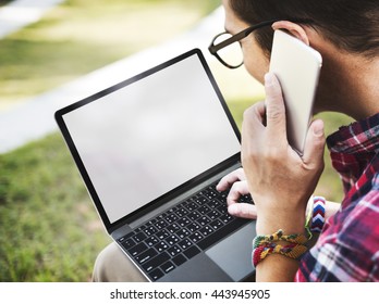 Mockup Copyspace Mobile Using Laptop Concept