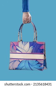 Mockup Totebag For Woman With Blue Background