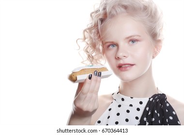 Model with eclair