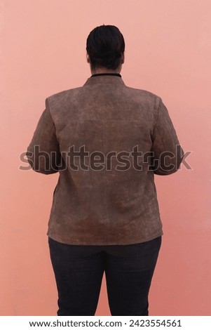 model posing in brown leather jacket with black jeans and top 