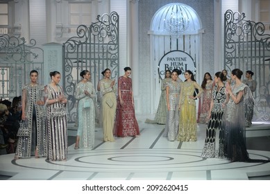 A Model Presents A Creation By Designerduring Bridal Couture Week, In Lahore, Pakistan, Sunday, Dec.10, 2021.