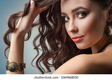 Model in set of jewelery. Beautiful woman in a bracelet, earrings. Beauty and accessories. - Shutterstock ID 1069868030