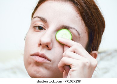 Model using cucumber slices for relieving dark circles