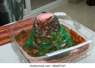 Model Of Volcano, Science Fair Project/ School Student Science Project, Adding Food Color, Vinegar, Baking Soda, Dish Wash Soap, India Exhibition, Demonstration Volcanic Eruption Molten Lava, Student