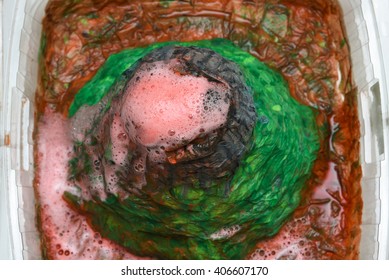 Model Of Volcano, Science Fair Project/ School Student Science Project, Adding Food Color, Vinegar, Baking Soda, Dish Wash Soap, India Exhibition, Demonstration Volcanic Eruption Foam Molten Lava