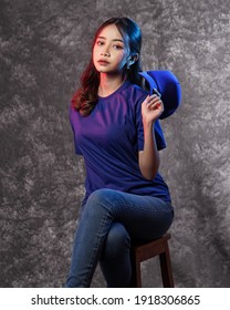 Model wear plain hat while stylish. Fashionable blank t-shirt and design mockup. Beautiful make-up model wear baseball cap with a long hairstyle posing in the studio background. Smiling sporty girl.