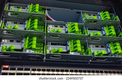 moder sevrer data center cloud engeneering hdd sdd
